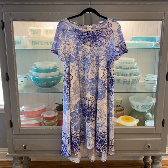 LuLaRoe Dresses & Skirts - LulaRoe Medium Carly